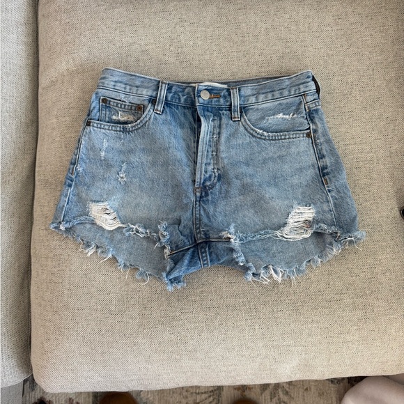 Aritzia (Denim Forum) ex boyfriend short 😇🦋 perfect condition! - Picture 1 of 3